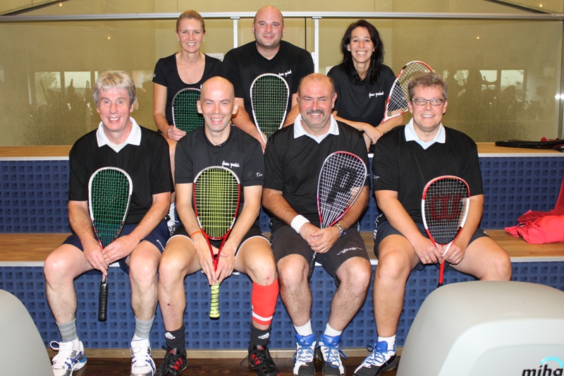 3. Mannschaft und Poolspieler - Heidi, Andi, Isa (hinten) - Peter, Tom, Manfred, Roger (vorne)